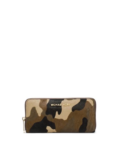 Michael kors camo wallet + FREE SHIPPING .